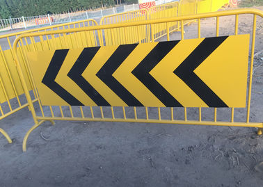 U / Flat Base Crowd Control Barriers Reflective Band For Show Direction