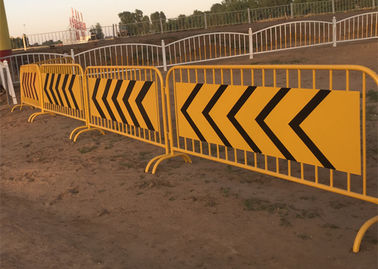 U / Flat Base Crowd Control Barriers Reflective Band For Show Direction
