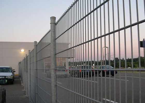 Dikdörtgen Post 60X80MM ile Sıcak Daldırma Galvanizli 656 Çift Atkı Dikişli Mesh Panel